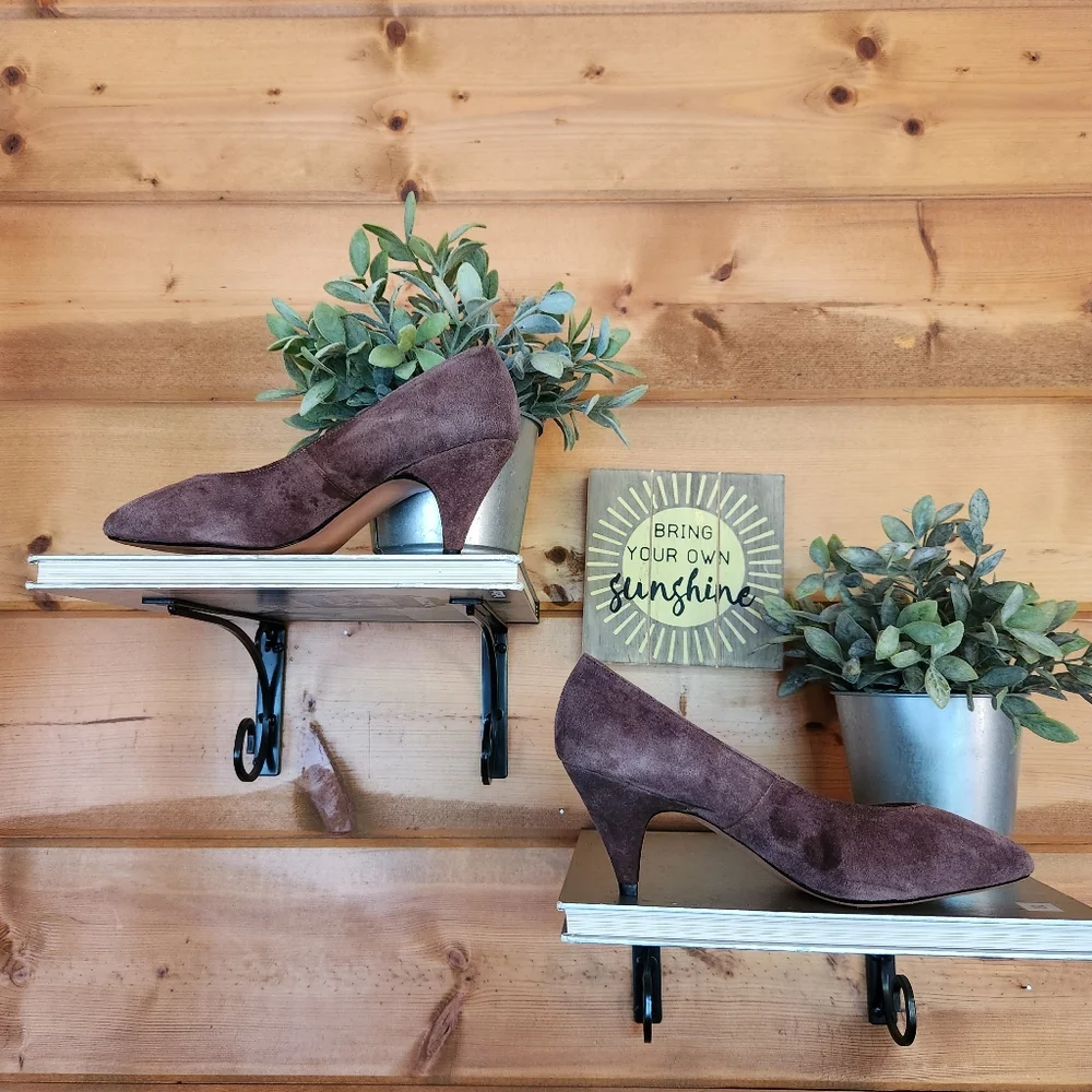 Carriage Court 💜 Vintage 663 Suede Leather Pigskin Pump Brown Heel Slip On 6.5D